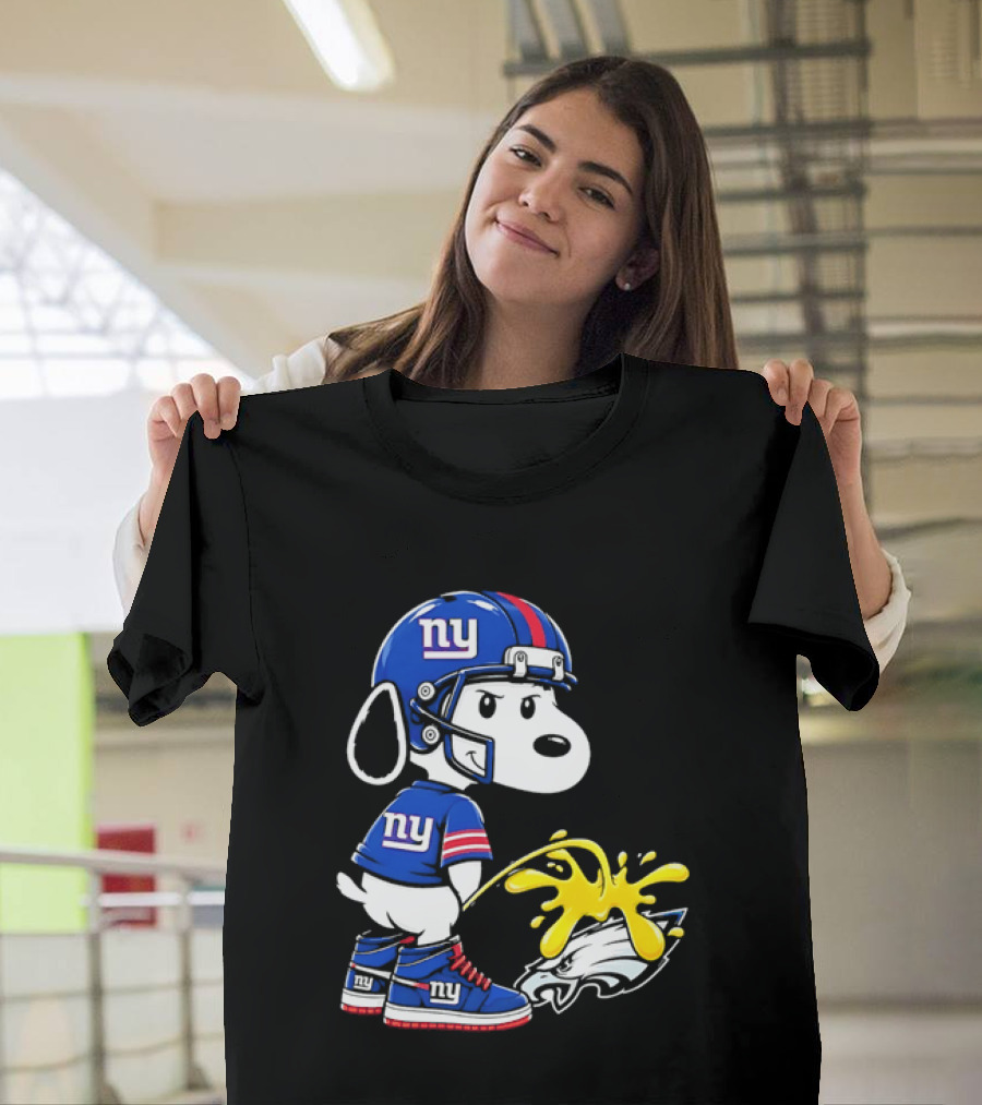 Snoopy New York Giants Pees On Philadelphia Eagles Rivalry T-Shirt