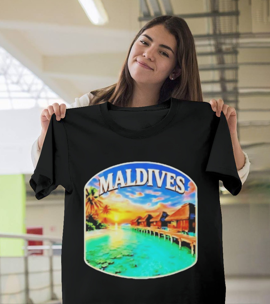 Maldives Tropical Sunset Overwater Bungalows Exquisite Island Escape T-Shirt