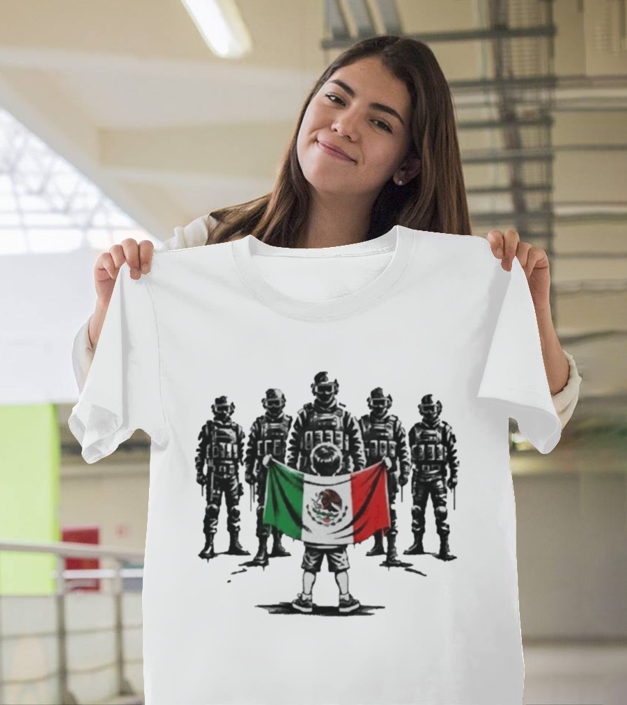 Todos Luchamos Mexican Flag Soldiers Protest T-Shirt