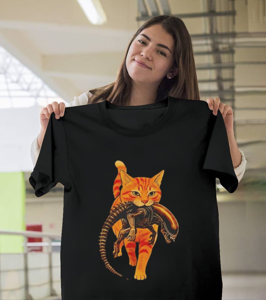 Orange Tabby Cat Holding Alien Xenomorph Iconic Fusion T-Shirt