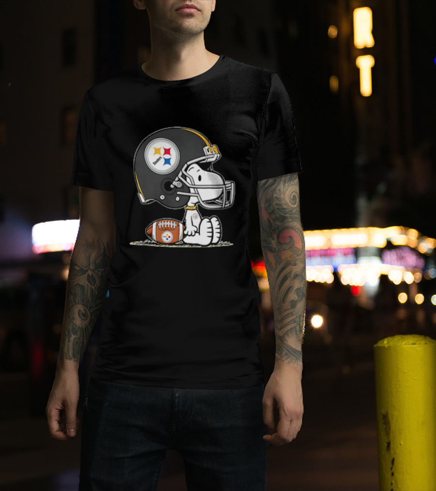 Snoopy Pittsburgh Steelers Cartoon Dog Football Helmet Player T-Shirt