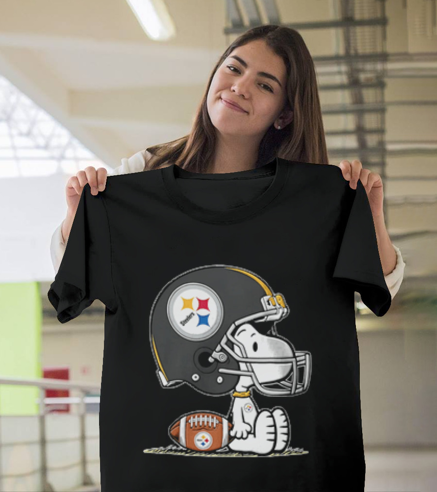 Snoopy Pittsburgh Steelers Cartoon Dog Football Helmet Player T-Shirt