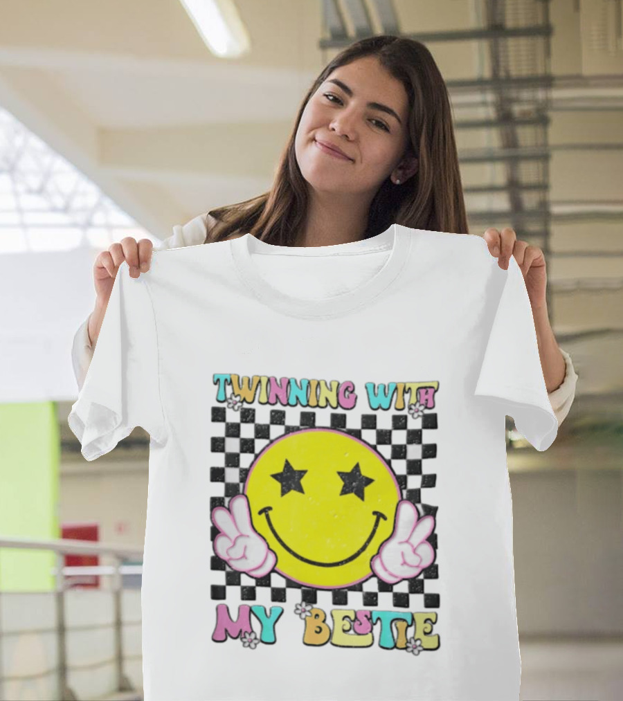 Twinning With My Bestie Yellow Smiley Face Checkered Star Eyes Peace Signs T-Shirt