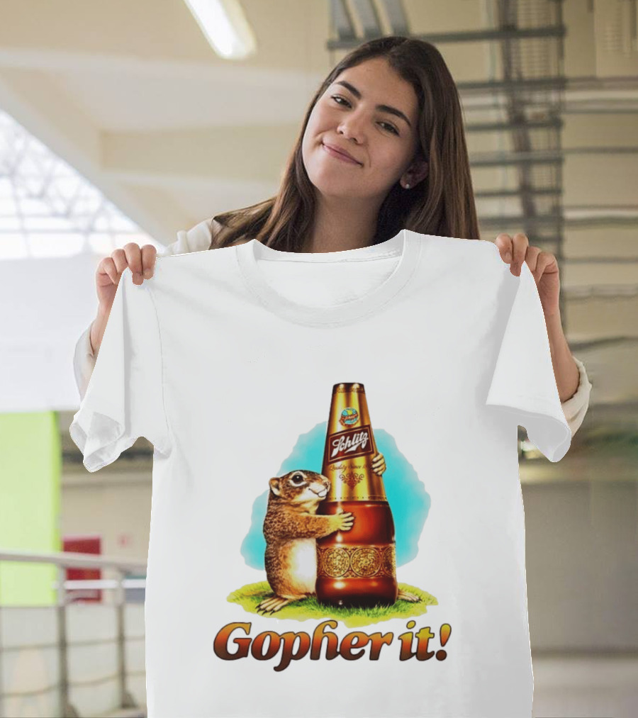 Schlitz Beer Gopher It Bottle Hugging Squirrel Vintage Advertising T-Shirt