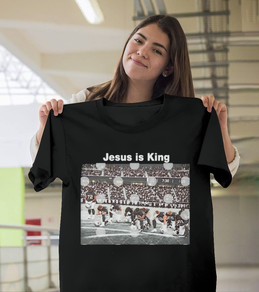Jesus Is King Football Players Kneeling On Field Stadium Scene T-Shirt