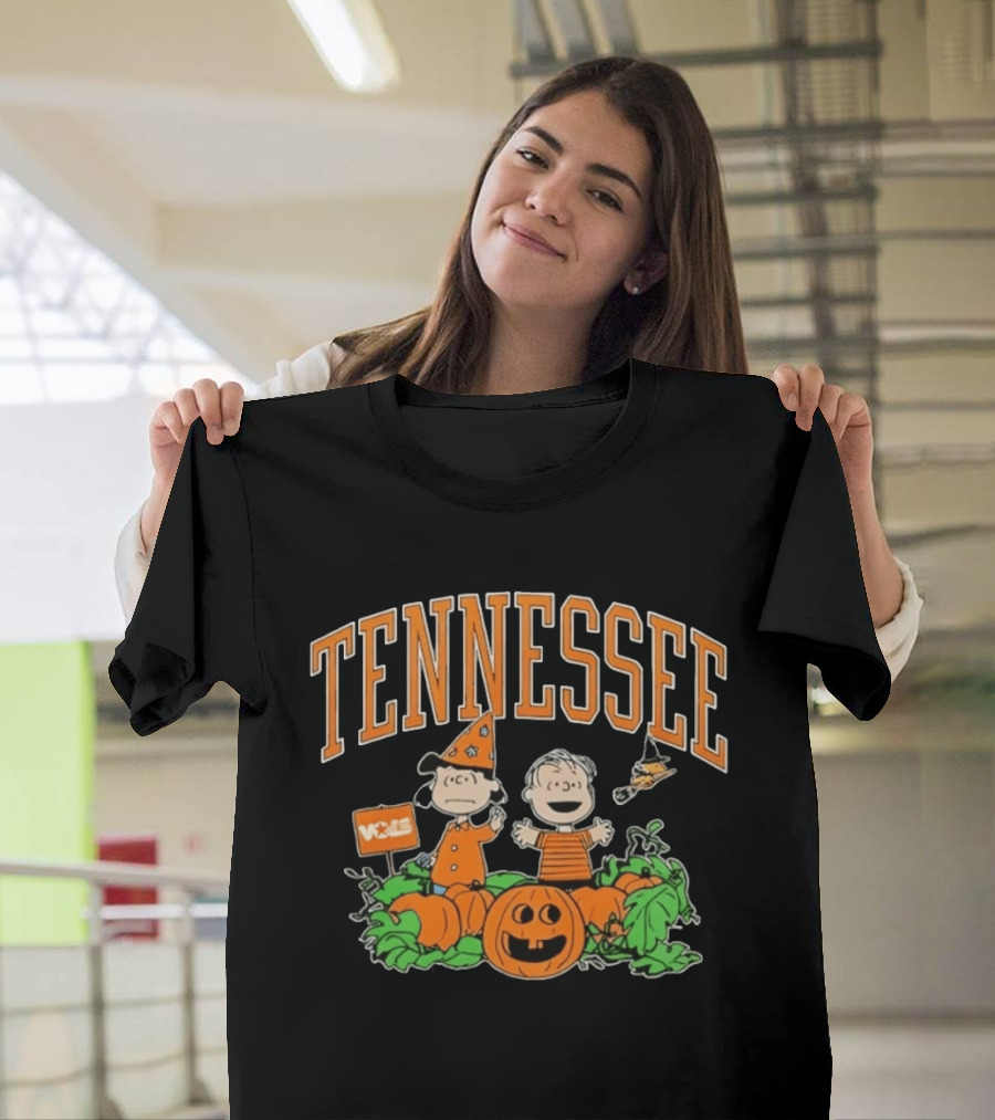 Tennessee Volunteers Peanuts Halloween Lucy Linus Pumpkins T-Shirt