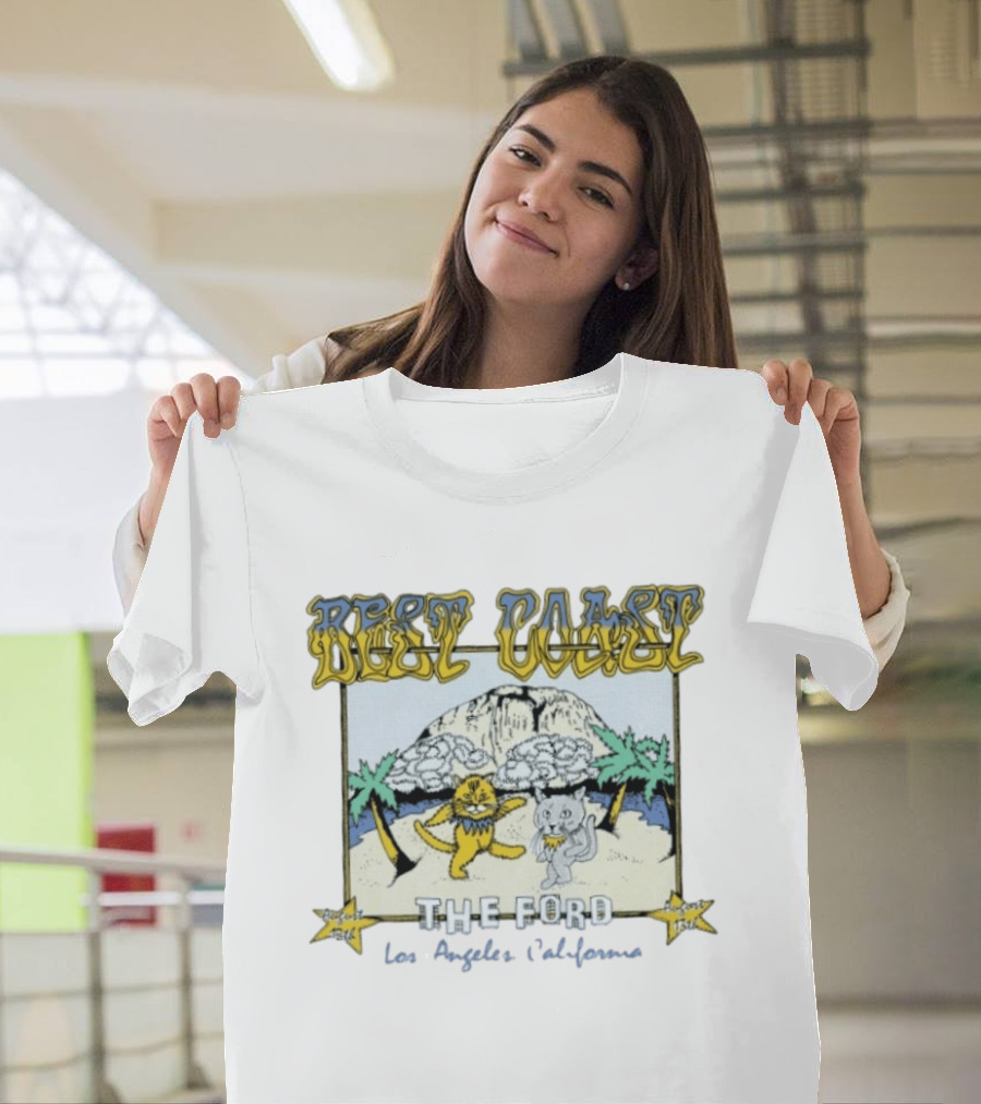 Best Coast The Ford Los Angeles California August 2022 Concert Cats And Mountains T-Shirt
