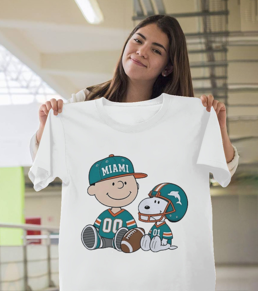 Miami Dolphins Charlie Brown Snoopy Football Fans 00 01 Jersey T-Shirt