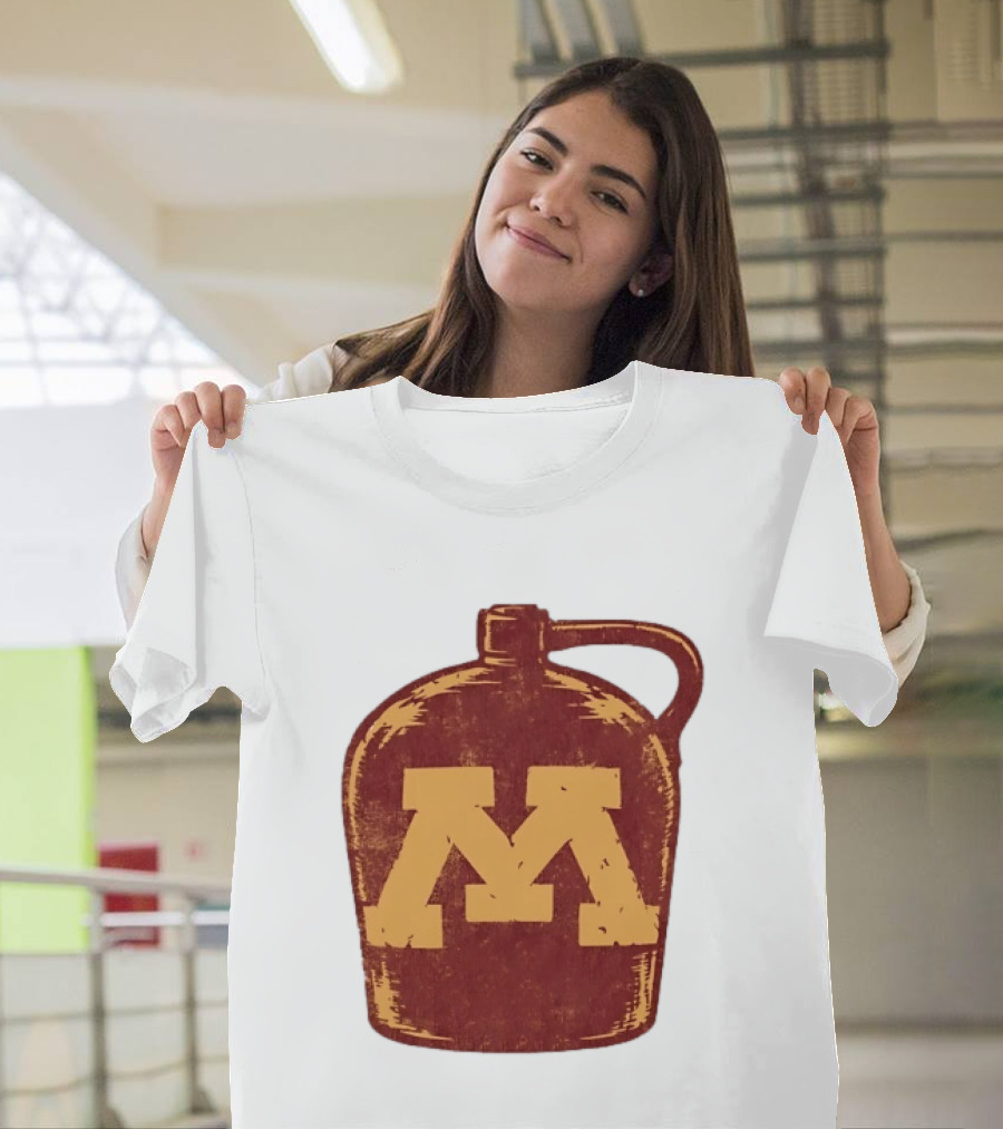 Minnesota Golden Gophers Distressed M Jug T-Shirt