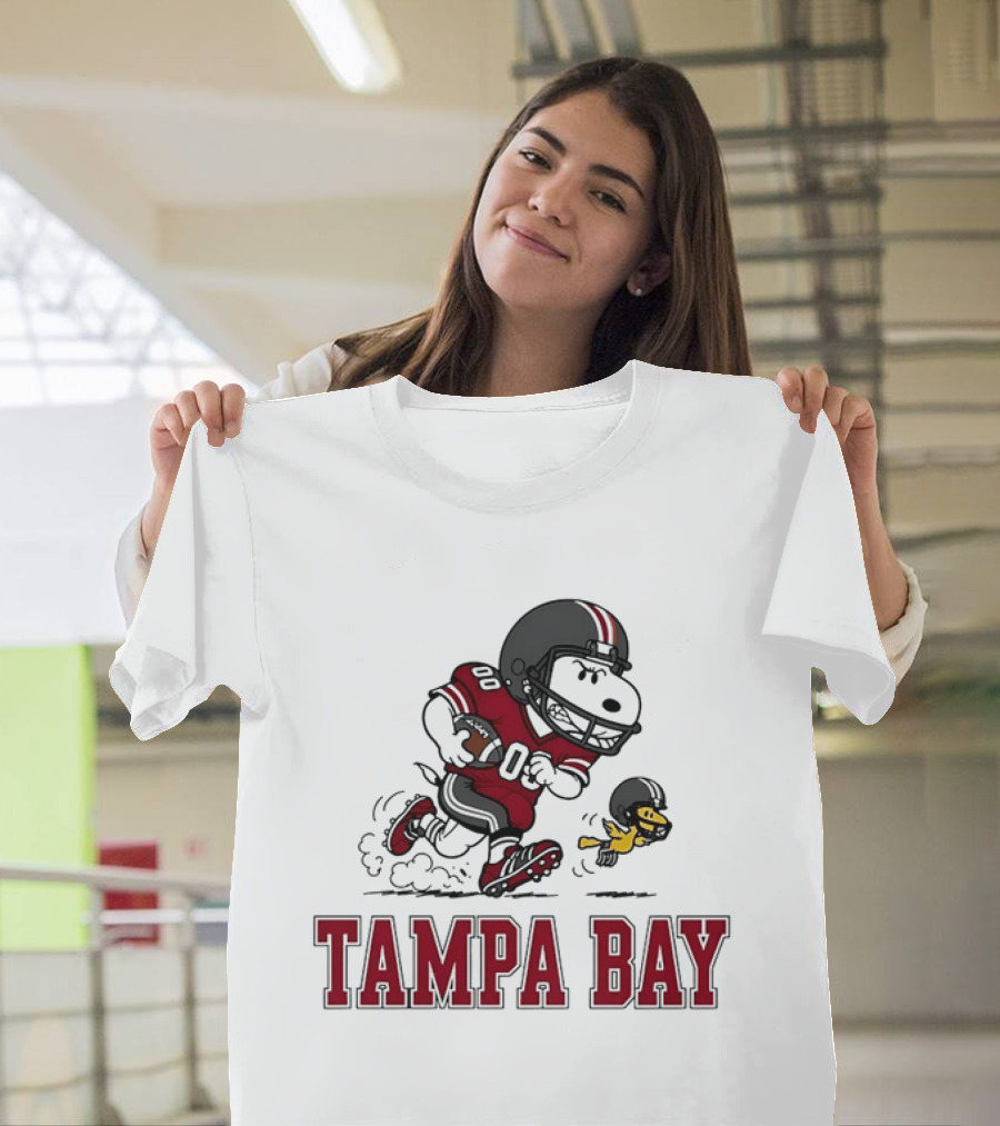 Tampa Bay Buccaneers Snoopy Woodstock Football Collaboration T-Shirt