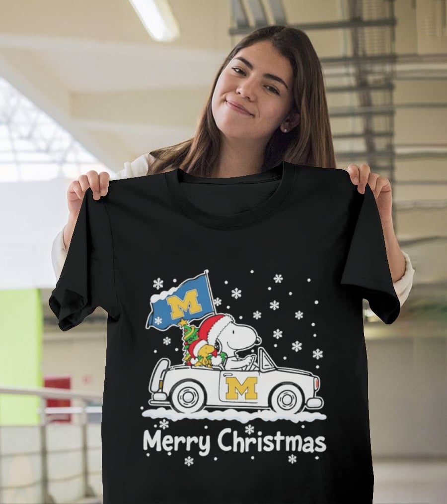 University Of Michigan Wolverines Snoopy Woodstock Christmas Car Flag Snowflakes T-Shirt