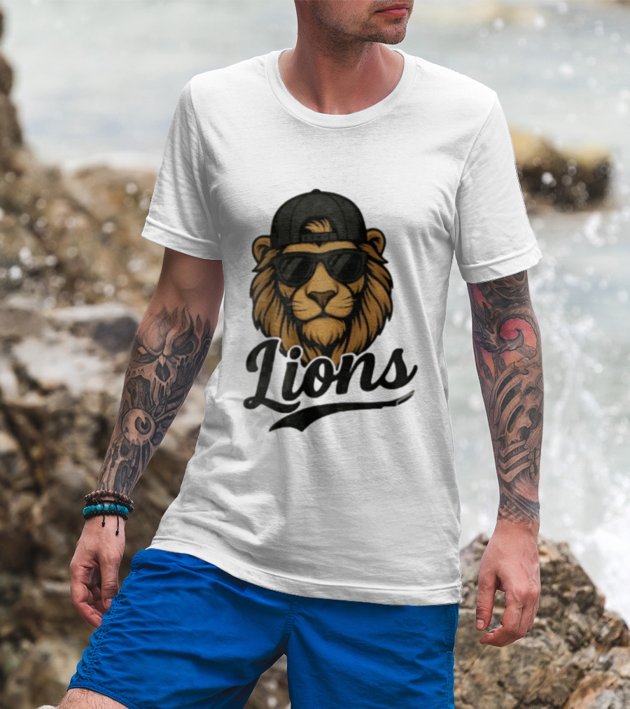 Detroit Lions Cool Lion Wearing Shades And Cap T-Shirt