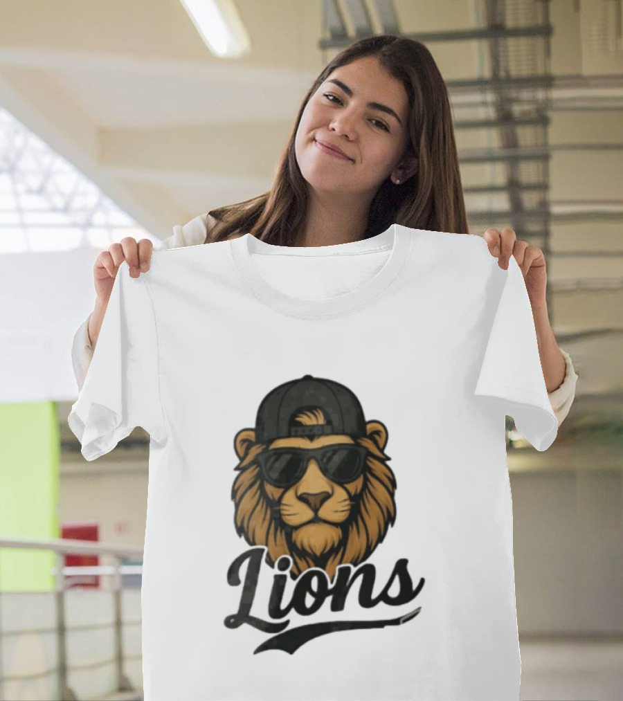 Detroit Lions Cool Lion Wearing Shades And Cap T-Shirt