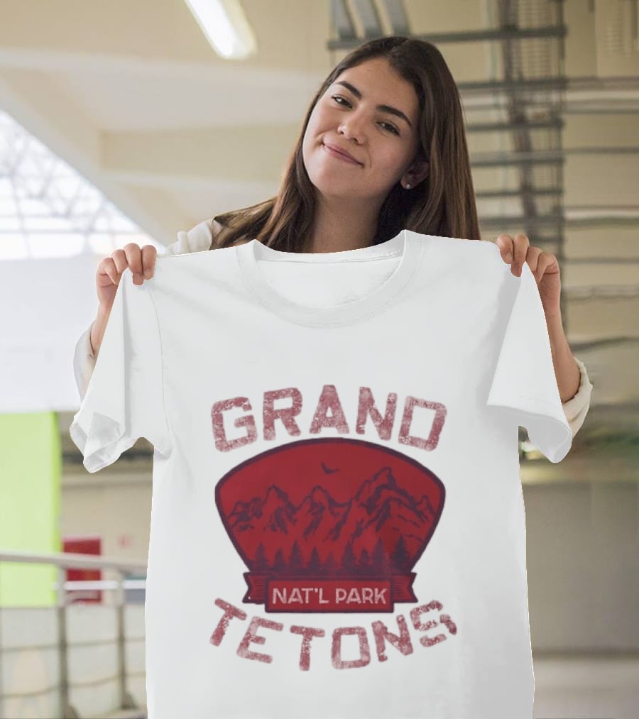 Grand Tetons Nat'l Park Distressed Mountain Landscape T-Shirt