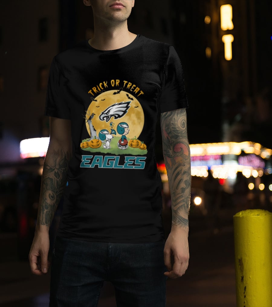 Philadelphia Eagles Trick Or Treat Snoopy Charlie Brown Full Moon Pumpkins T-Shirt