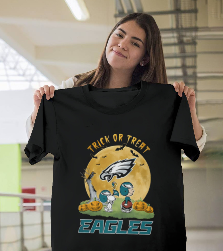 Philadelphia Eagles Trick Or Treat Snoopy Charlie Brown Full Moon Pumpkins T-Shirt