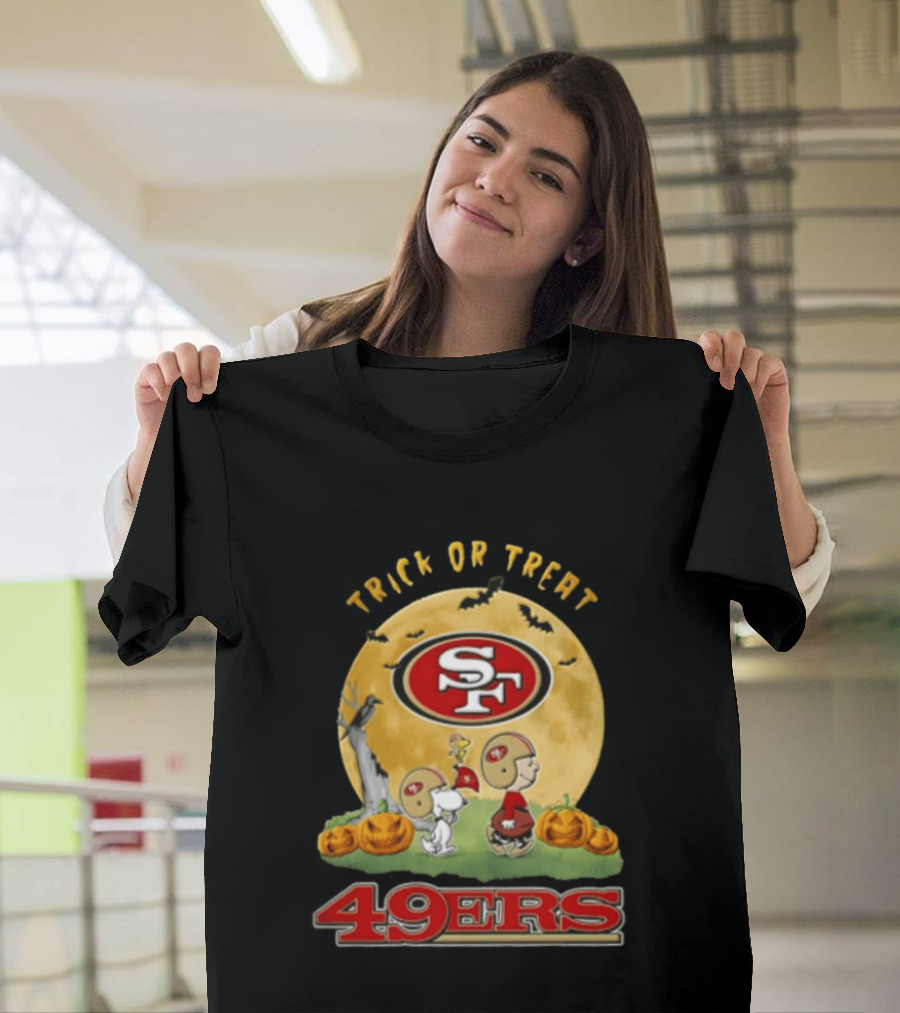 San Francisco 49ers Charlie Brown Trick Or Treat Halloween Peanuts Pumpkin Football T-Shirt