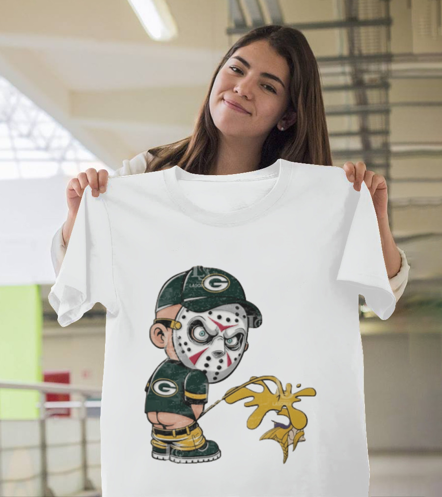 Green Bay Packers Jason Voorhees Piss On Minnesota Vikings Rivalry Humor T-Shirt