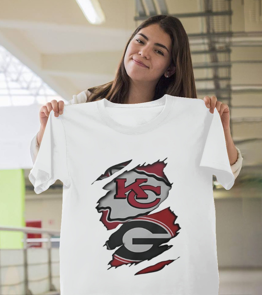 Kansas City Chiefs KC And Georgia Bulldogs G Torn Fabric T-Shirt