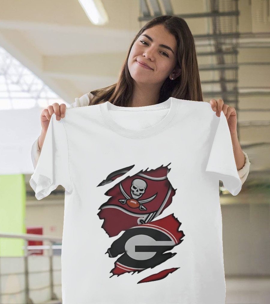 Tampa Bay Buccaneers Georgia Bulldogs Torn Fabric NCAA Collaboration T-Shirt
