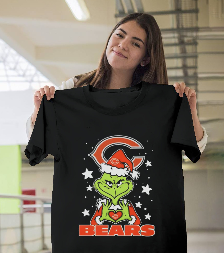 The Grinch Santa Hat Chicago Bears Christmas Holiday Heart Stars T-Shirt