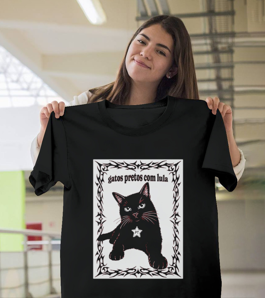 Gatos Pretos Com Lula PT Black Cat Brazil Politics T-Shirt