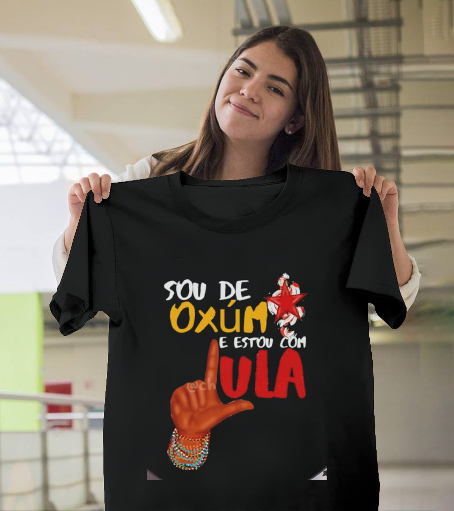 Sou De Oxúm E Estou Com Lula Oxum Brasil Beaded Hand Red Star T-Shirt