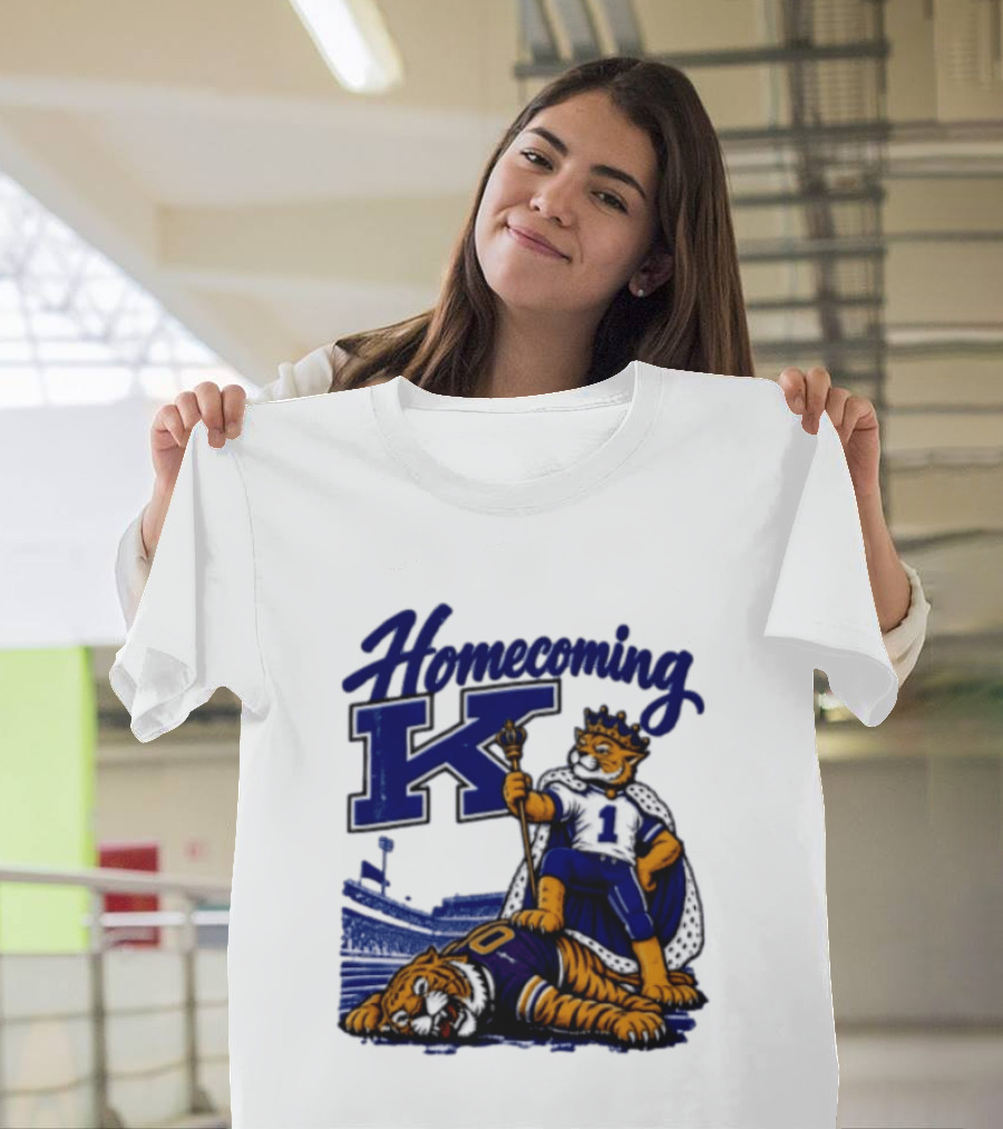 Homecoming K Wildcat King Stands Over Defeated Tiger Stadium Scene T-Shirt