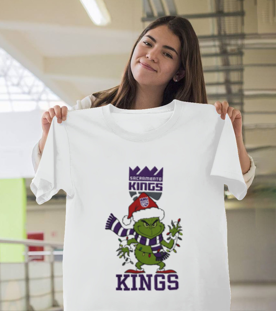 Grinch Sacramento Kings Christmas Heart Hands 2026 T-Shirt