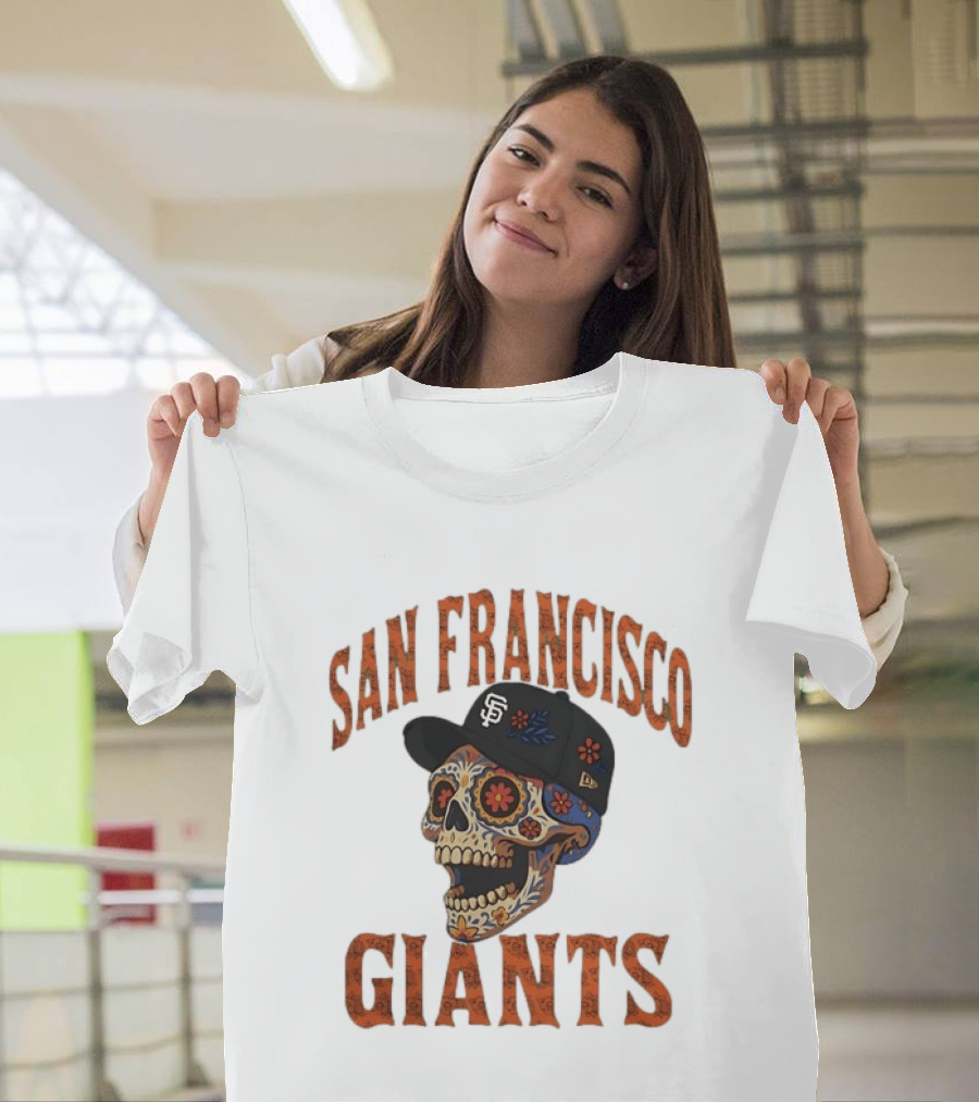 San Francisco Giants Sugar Skull Cap Floral Decor T-Shirt