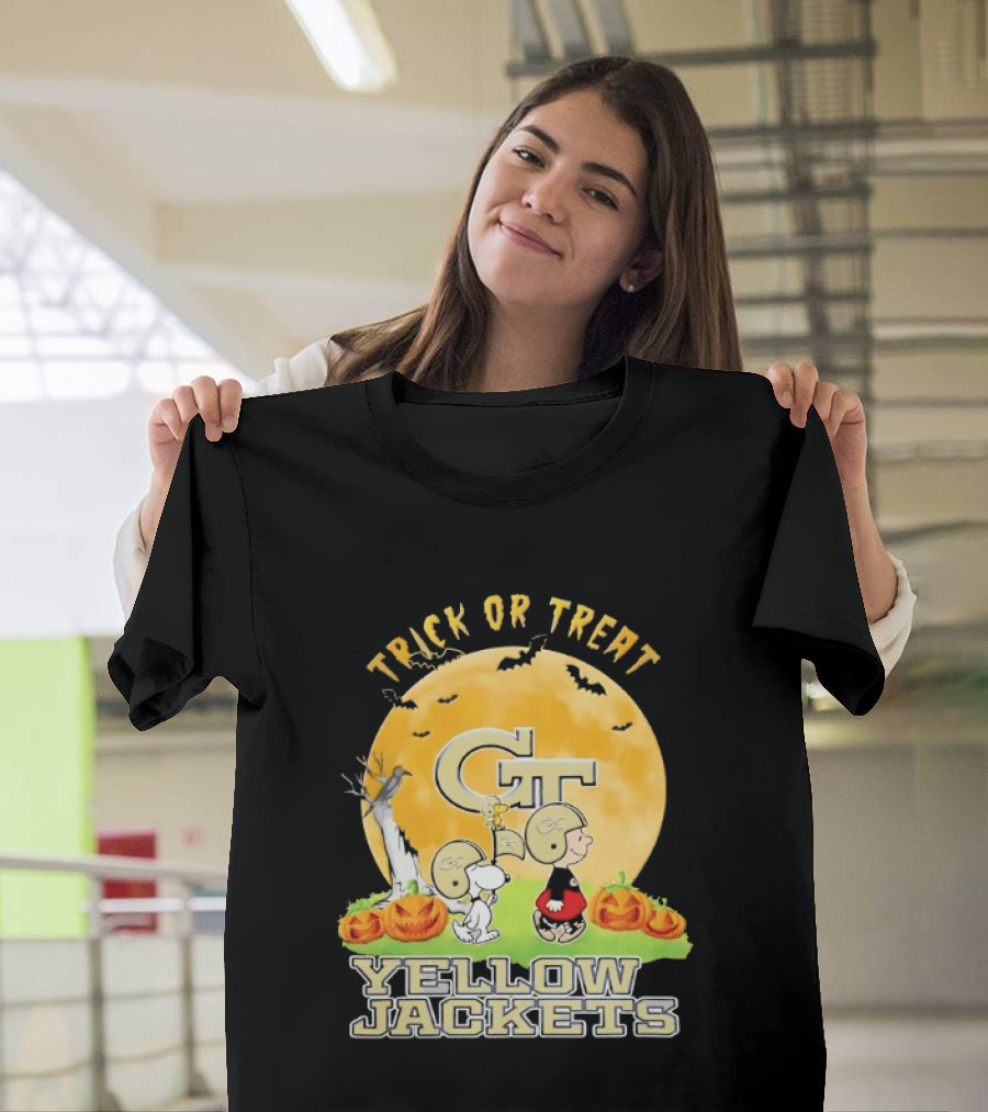 Georgia Tech Yellow Jackets X Charlie Brown And Snoopy Trick Or Treat Halloween T-Shirt