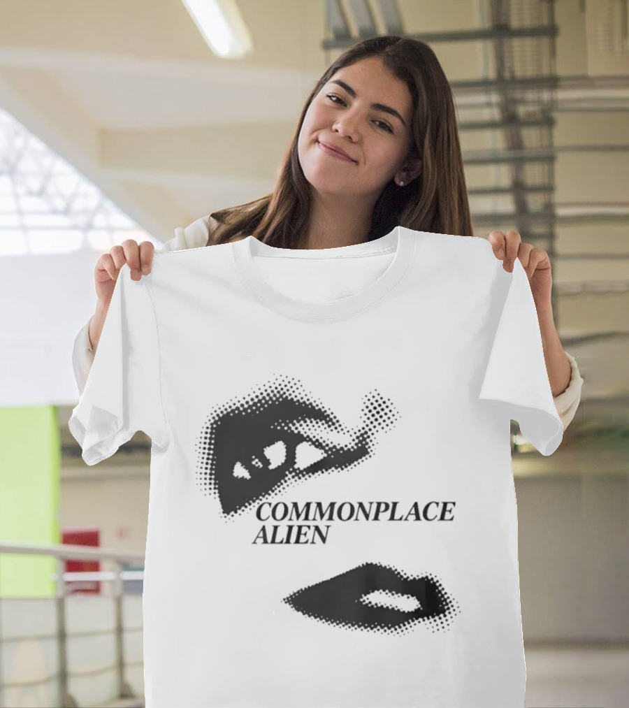 Commonplace Alien Halftone Lips Minimalist T-Shirt