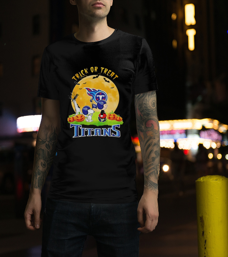 Charlie Brown Snoopy Woodstock Tennessee Titans Halloween Trick Or Treat Moon T-Shirt