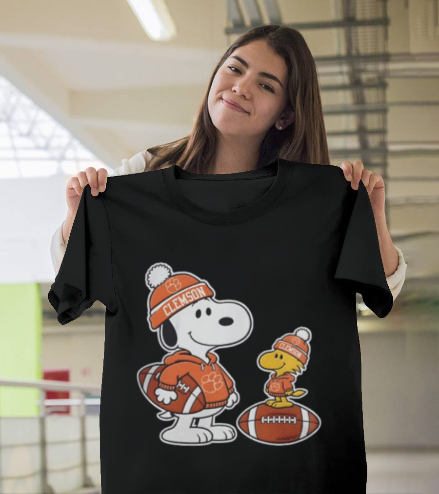 Snoopy And Woodstock Clemson Tigers Football Fans 2026 T-Shirt