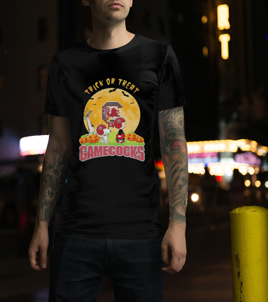 Trick Or Treat South Carolina Gamecocks Snoopy Charlie Brown Woodstock Halloween Moon T-Shirt