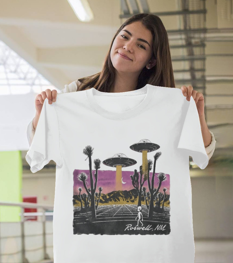 Roswell NM Alien UFO Desert Landscape Extraterrestrial Joshua Trees Moon T-Shirt