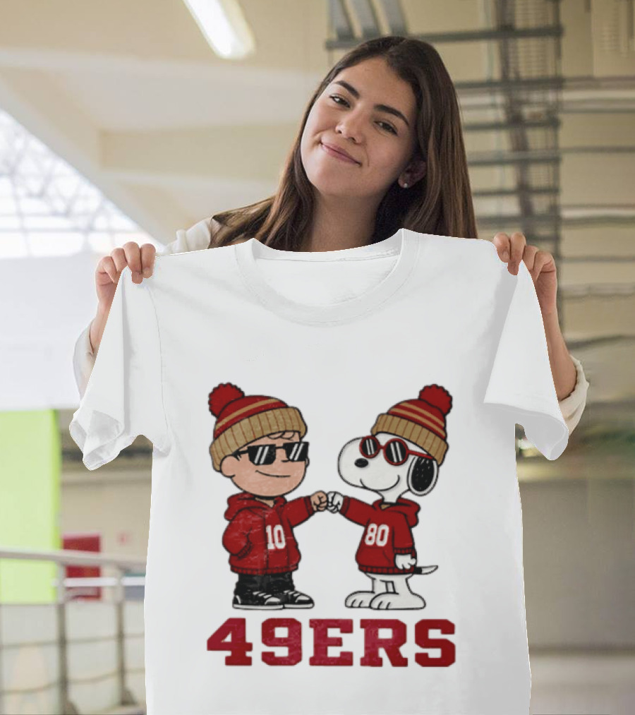 San Francisco 49ers Charlie Brown Snoopy 49ERS Fist Bump Beanies T-Shirt