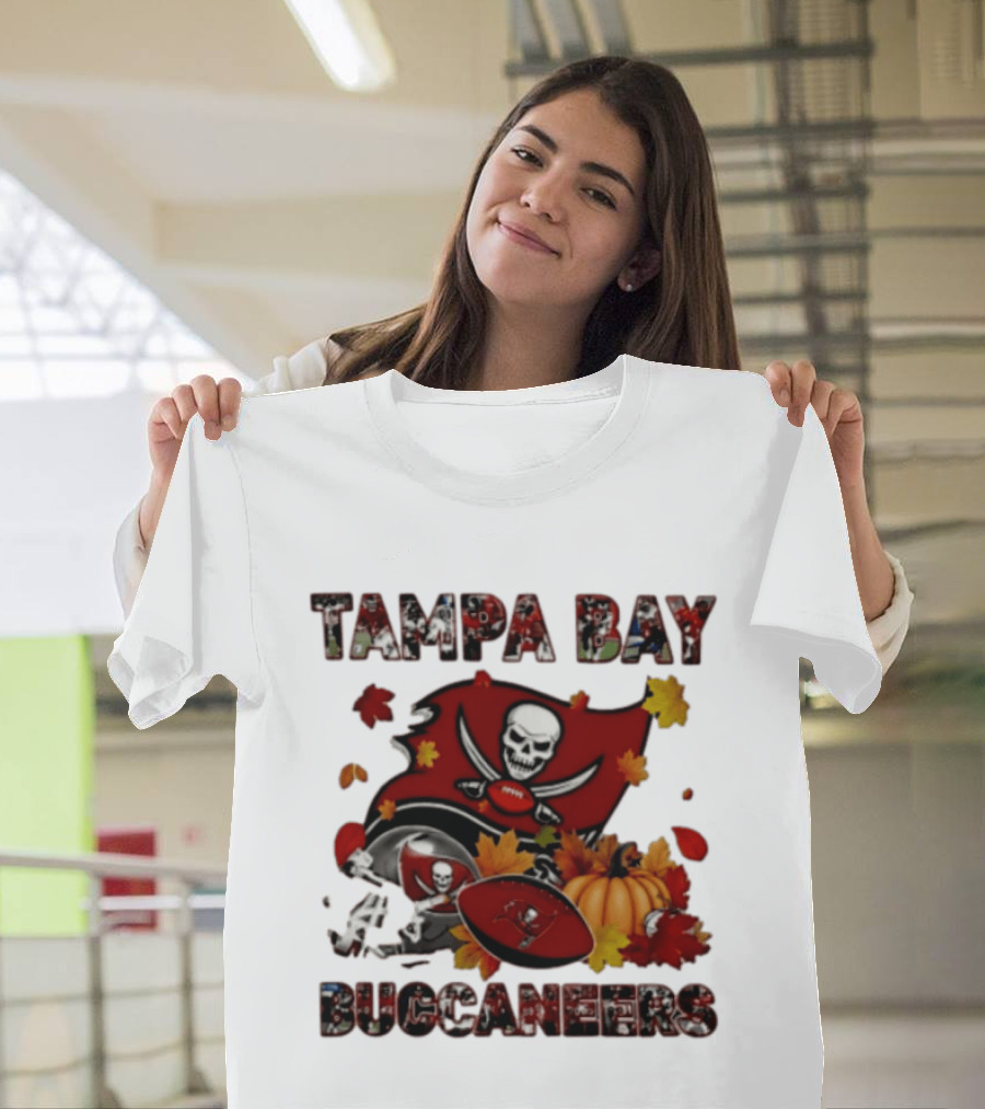 Tampa Bay Buccaneers Autumn 2026 Skull And Crossed Swords Football Pumpkin Decor T-Shirt