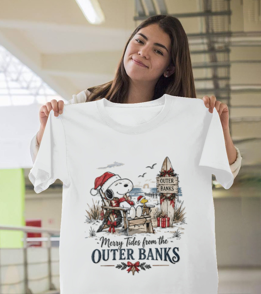 Snoopy Woodstock Merry Tides Outer Banks Holiday Peanuts Christmas Scene T-Shirt