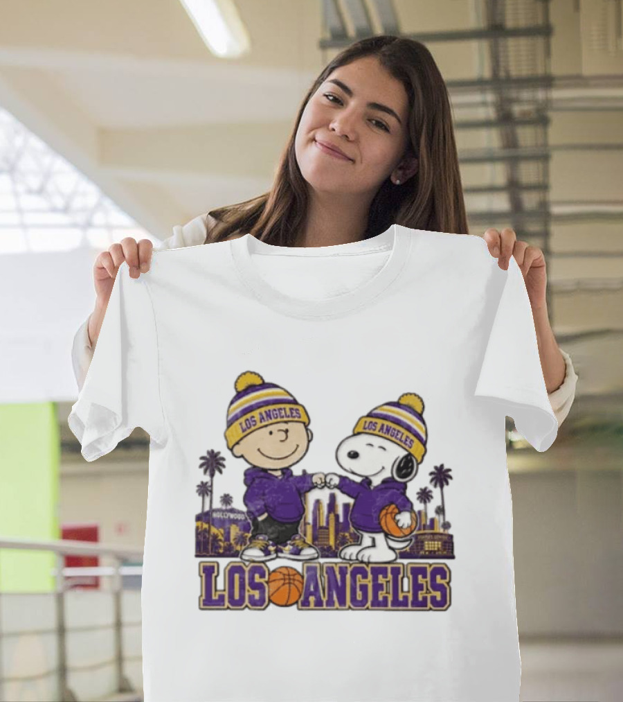 Los Angeles Charlie Brown Snoopy Basketball Fans Skyline Vintage Lakers T-Shirt