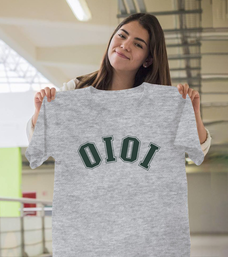 5252 Oioi Classic Collegiate Block Letter Style Signature T-Shirt