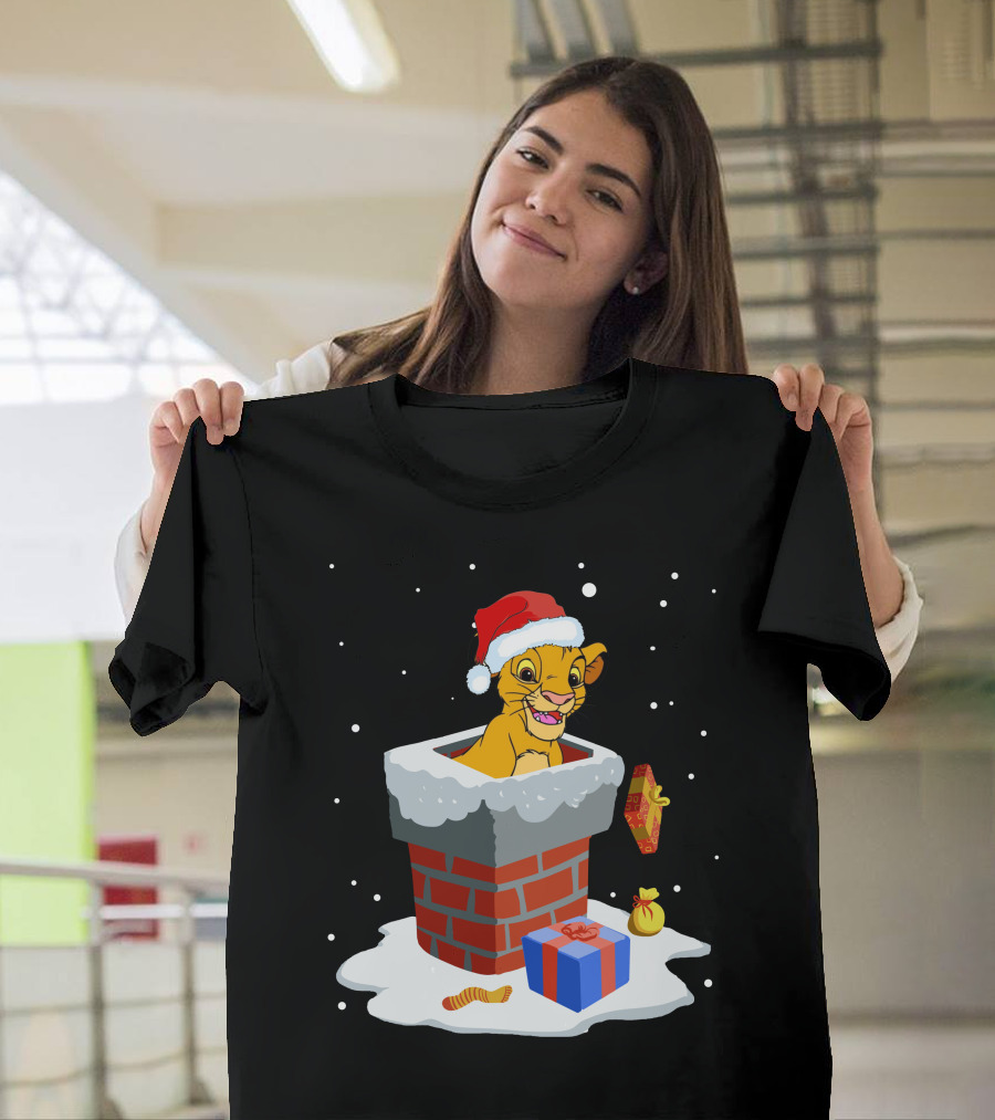 Simba In Santa Hat Popping Out Of Chimney With Christmas Gifts T-Shirt