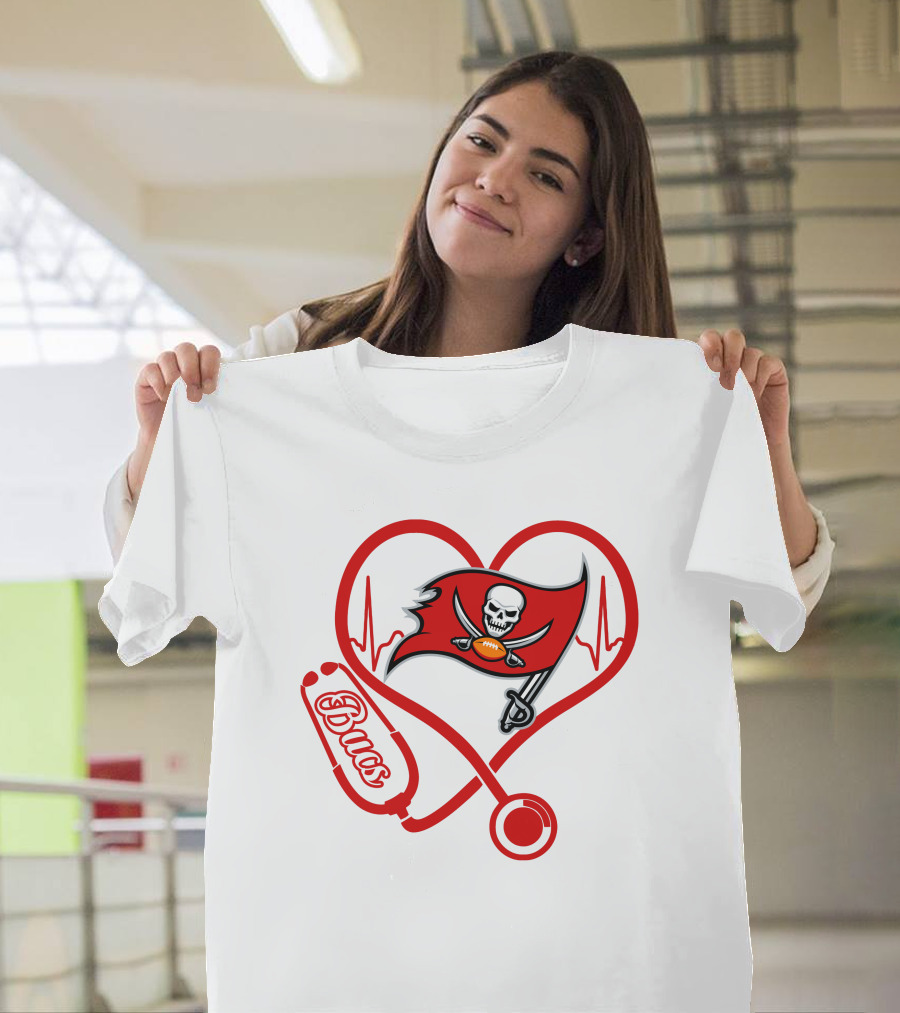 Nurse Heartbeat Love Bucs Tampa Bay Buccaneers Stethoscope Flag T-Shirt