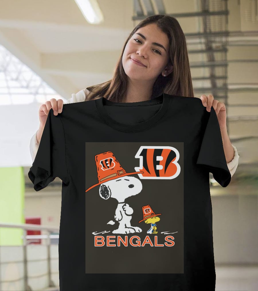Bengals Snoopy Woodstock Thanksgiving Football T-Shirt