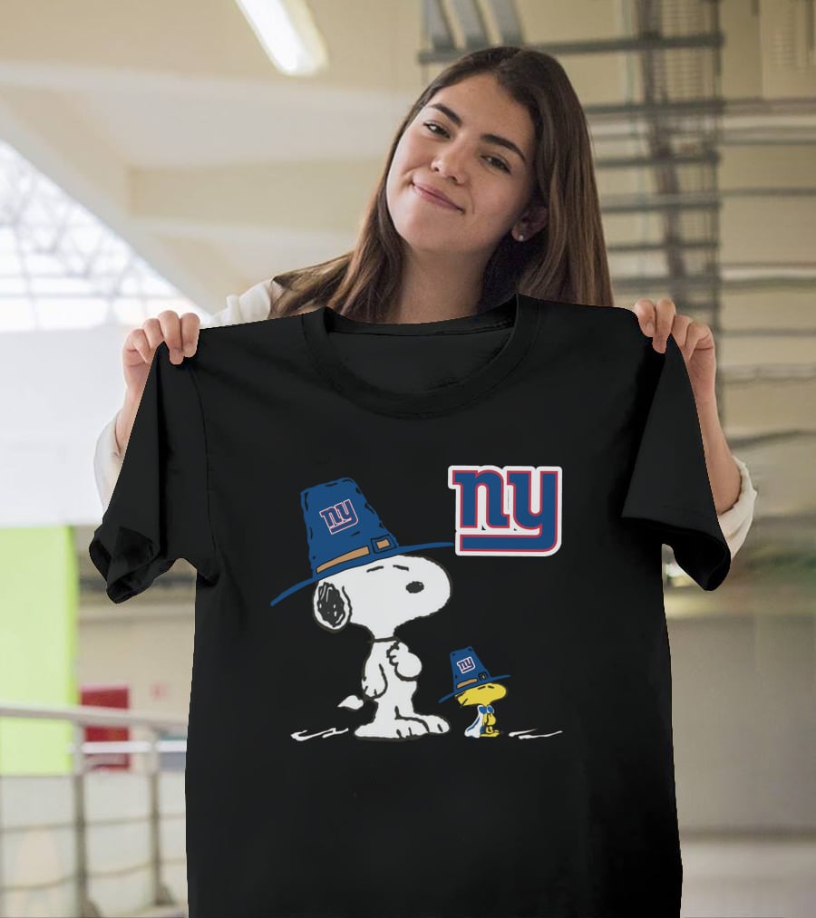 New York Giants Snoopy And Woodstock Pilgrim Hat Celebration T-Shirt