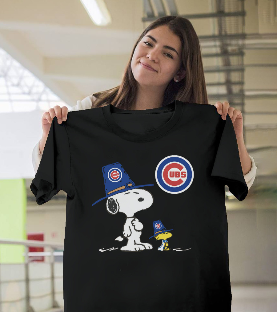 Chicago Cubs Snoopy Woodstock Pilgrim Hat T-Shirt