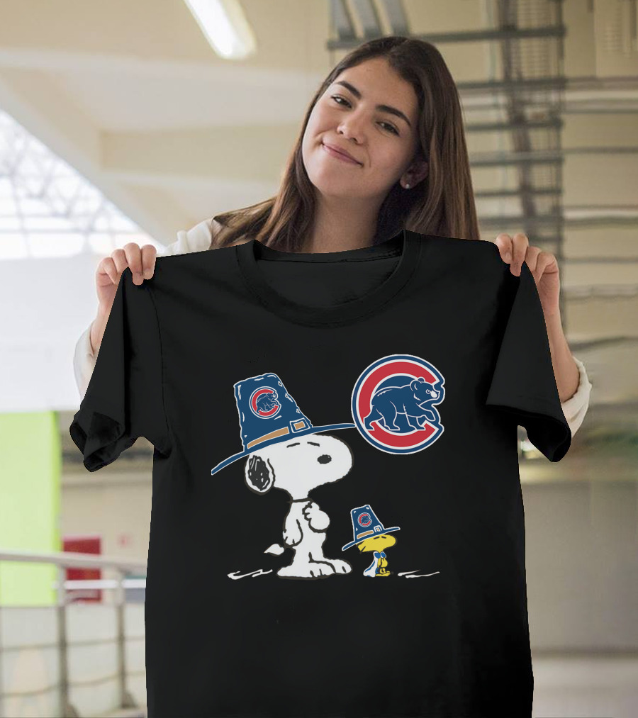 Chicago Cubs Snoopy And Woodstock Wearing Cubs Hats T-Shirt