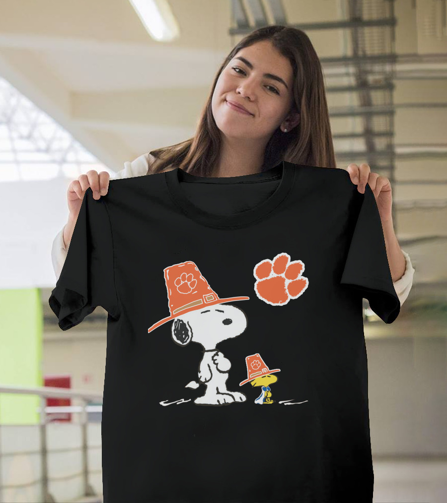 Clemson Tigers Snoopy And Woodstock Thanksgiving Hat Football Paw T-Shirt