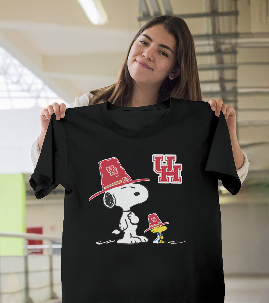 Houston Cougars UH Snoopy Thanksgiving Pilgrim Hat T-Shirt