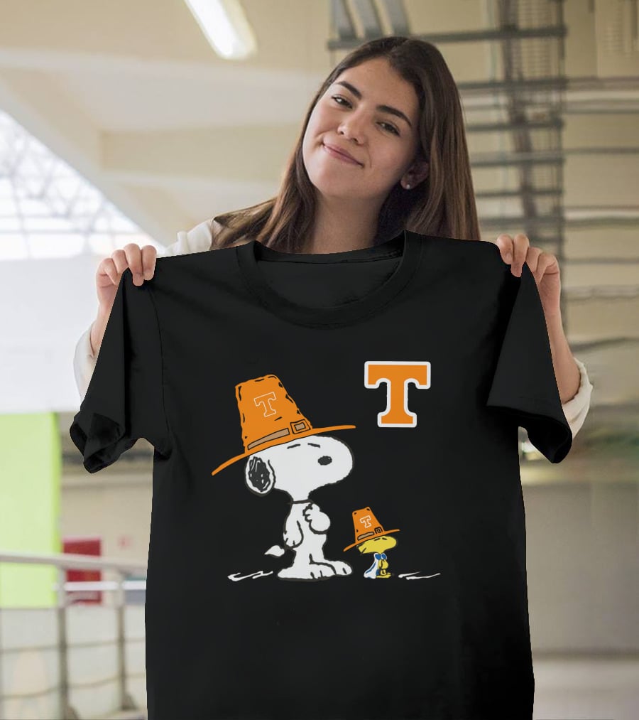 Tennessee Volunteers Snoopy Woodstock Football Fan Gear T-Shirt